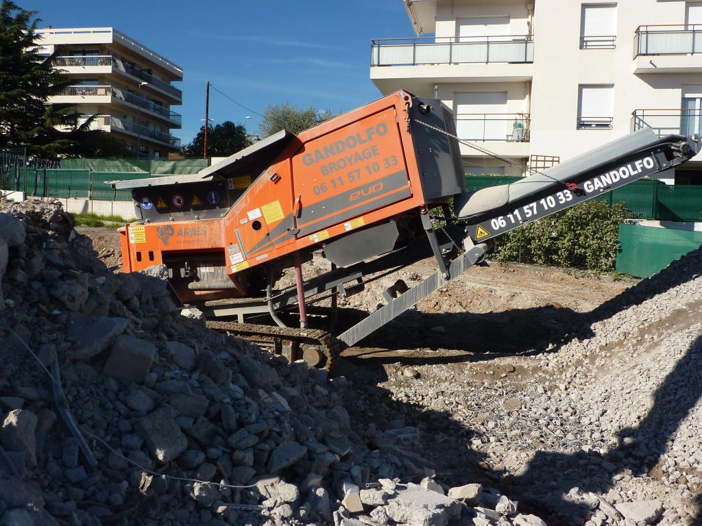 Gandolfo Gilbert - Broyeur sur chenille - Gravats, béton, asphalte après demolition - Cannes et Antibes 06